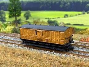 Metropolitan Railway Full Brake Coach in Tan Fine Detail Plastic