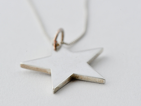 Flat star necklace pendant in Polished Silver