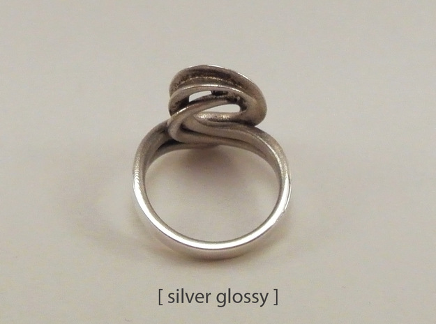Intertwined Ring in Polished Silver