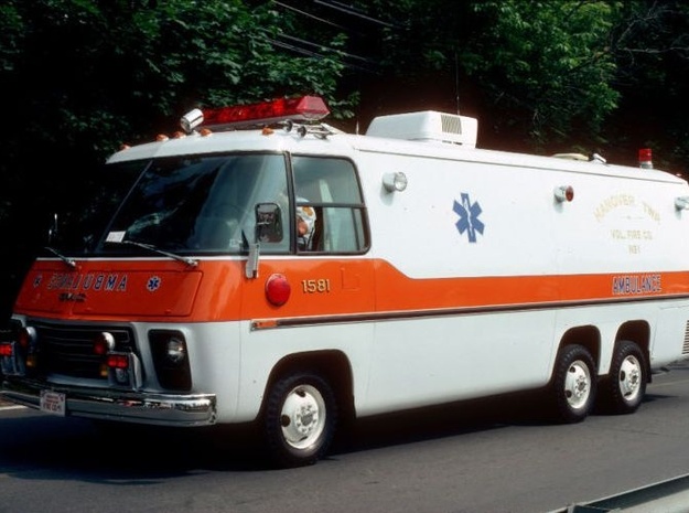1/87 Scale 1975 Big Ambulance in Tan Fine Detail Plastic