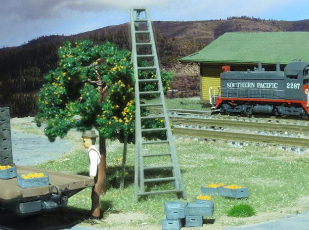 15' Orchard Ladder HO Scale in Tan Fine Detail Plastic