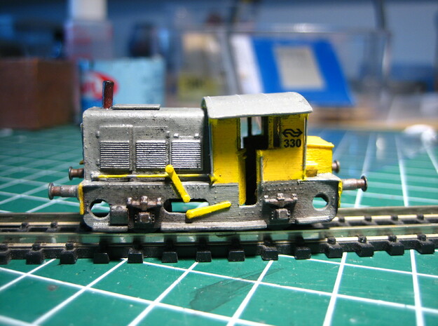 N SIK locomotor 200-300 met schade -statisch model in Tan Fine Detail Plastic