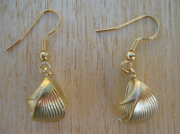 Ribbed Shell Earrings in Natural Brass