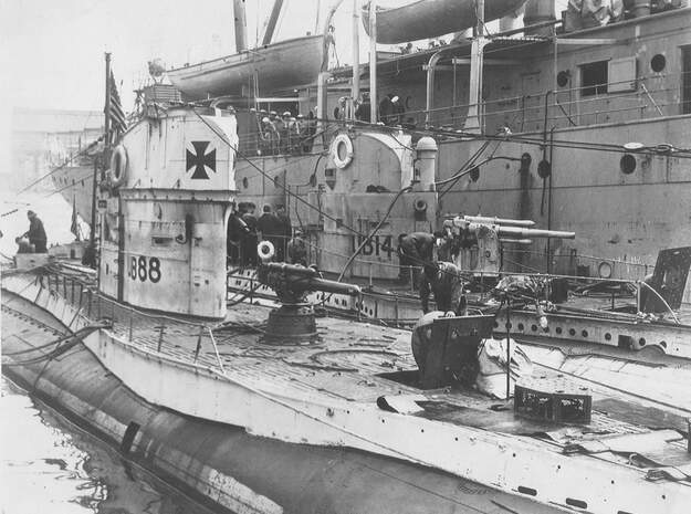 Submarine Type UBIII of WW1 Three Pack in Tan Fine Detail Plastic: 1:700