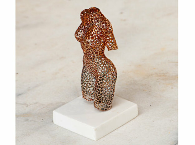 Female Nude Sculpture - Voronoi Mesh in Natural Brass