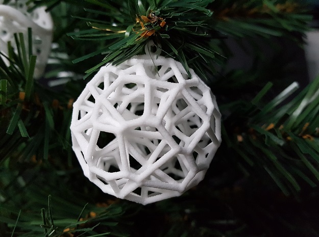 Voronoi Christmas Bauble  in White Natural Versatile Plastic