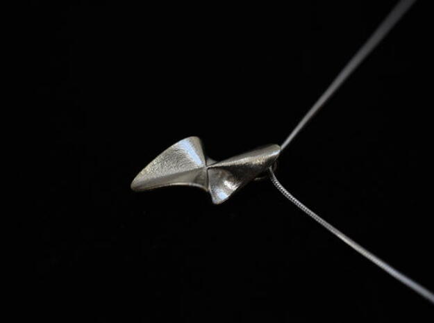Cubic surface KM 42 pendant in Natural Silver