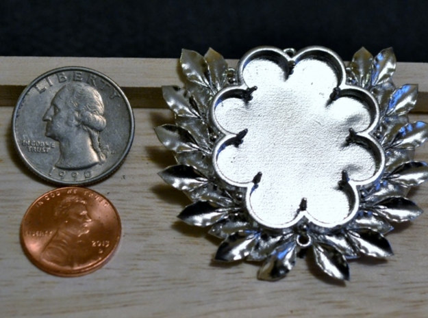 Laurels' Medallion in Polished Silver