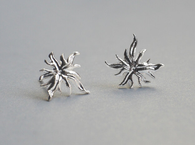 Delphinium Leaf Stud Earring in Natural Silver