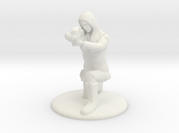 SG Female Soldier Crouched 35 mm new in White Natural Versatile Plastic