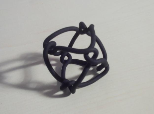 Octahedral knot (Circle) in Black Natural Versatile Plastic: Medium