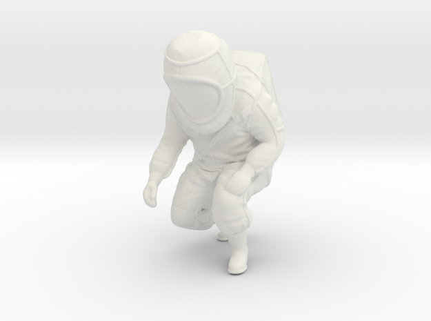 Hazmat Suit / Crouch Position / 1:32 in White Natural Versatile Plastic