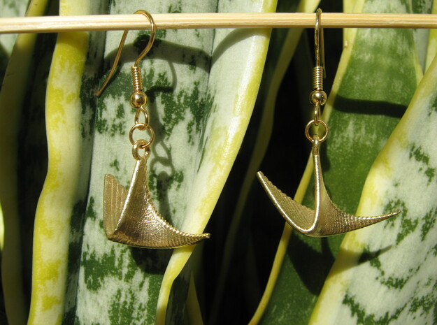 Parabolic 1 Earrings in Natural Brass