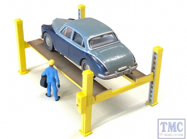 4 Post Car Lift (X 4 kits) in Tan Fine Detail Plastic
