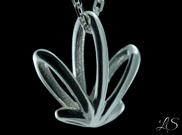 Maple Three-leaf Pendant in Polished Silver: Small