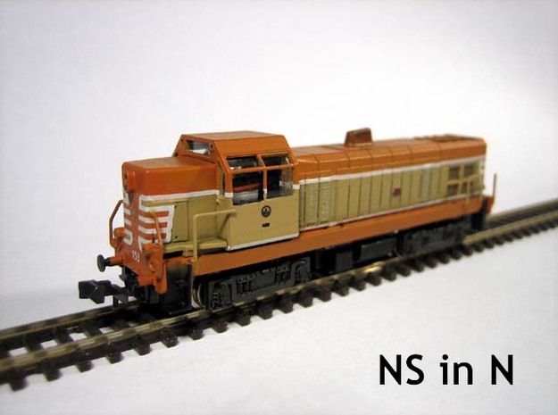 N NS 2900 diesellocomotief - Staatsmijnen in Tan Fine Detail Plastic