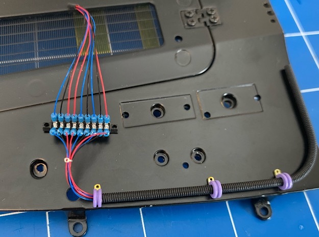 1:8 DeLorean pontoon clips / terminal / split loom in Clear Ultra Fine Detail Plastic