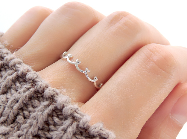 Scalloped Heart Ring (Multiple Sizes) in Polished Silver: 6 / 51.5