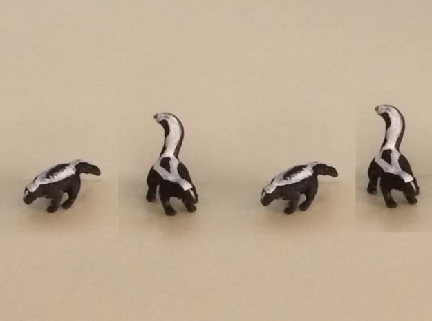 Skunk Adults Set in Clear Ultra Fine Detail Plastic: 1:160 - N