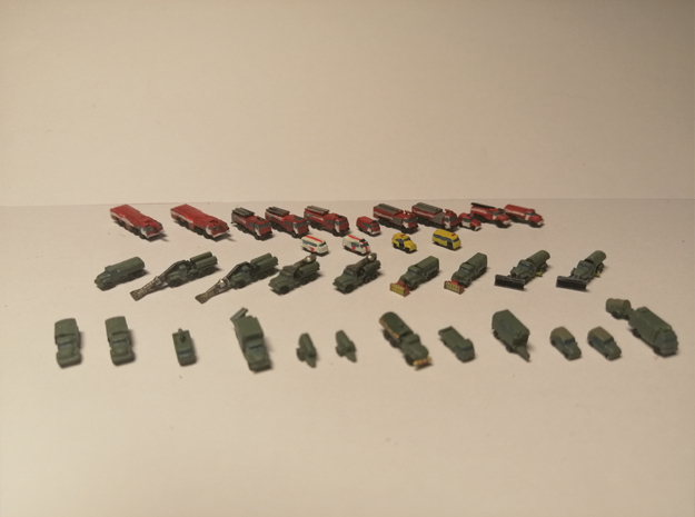 Russian Airfield Service Vehicles in Gray Fine Detail Plastic: 1:700