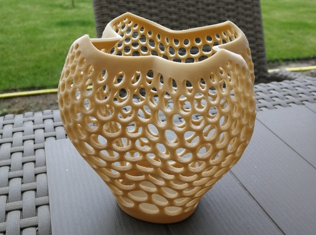 Strawberry-like voronoi style vase in White Natural Versatile Plastic