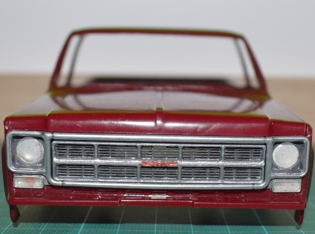 1/24 1975 GMC Jimmy grill in Smooth Fine Detail Plastic