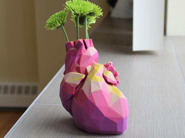 Geometric Heart Vase in Natural Full Color Sandstone