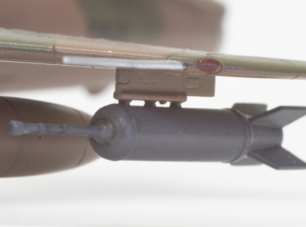 Rhodesian 450 kg Golf Bomb in Tan Fine Detail Plastic: 1:72