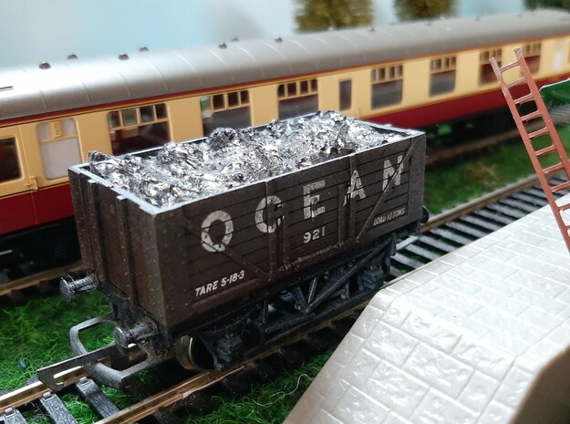 coal load 4 pieces (Standard Hornby OO/HO Trucks) in White Natural Versatile Plastic