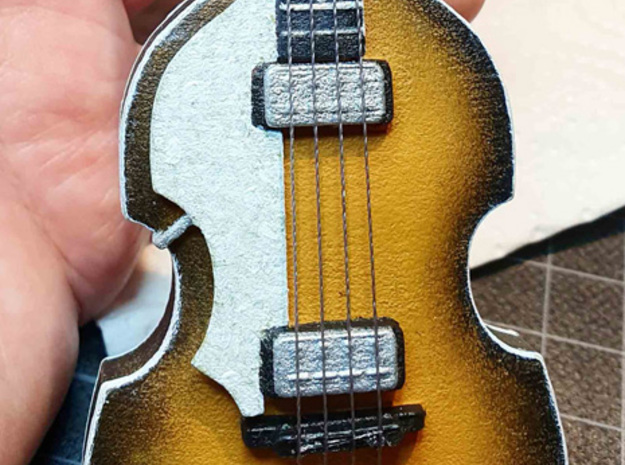 Höfner Violin Beatles Bass, Scale 1:6 in White Processed Versatile Plastic