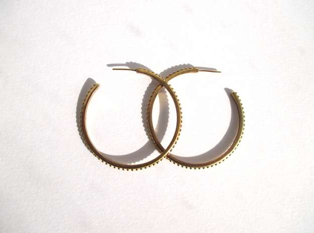 sphered earrings in Natural Brass