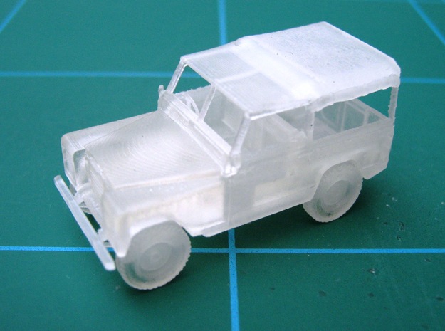 1:87 Land Rover in Tan Fine Detail Plastic
