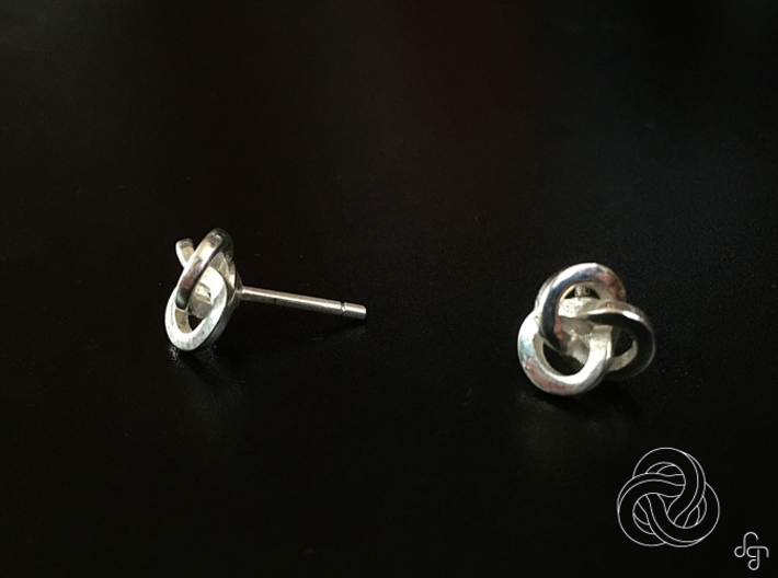 Trefoil Earrings 3d printed Front and Side [Polished Silver]