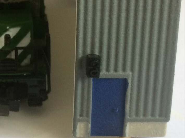 N Scale Stop-Go Signal 8pc 3d printed Painted signal used next to a rollup door in a locomotive facility
