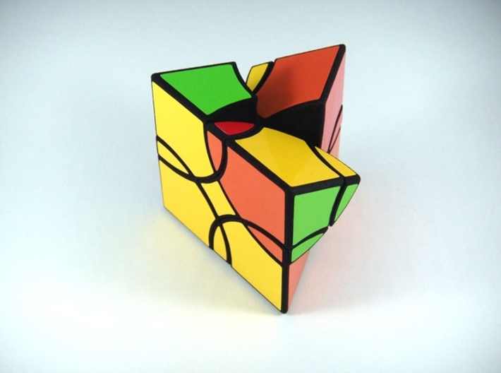 Curvy Shallow Jumble Prism Puzzle 3d printed Three Turns