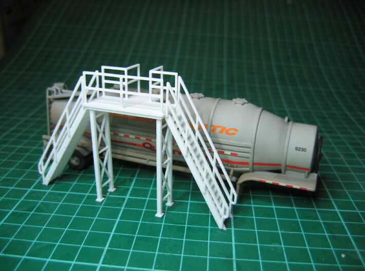 HO 1/87 Loading Platform for depot/industry 3d printed Viewed from the other side. A coat of aluminium paint, and it should look the part.