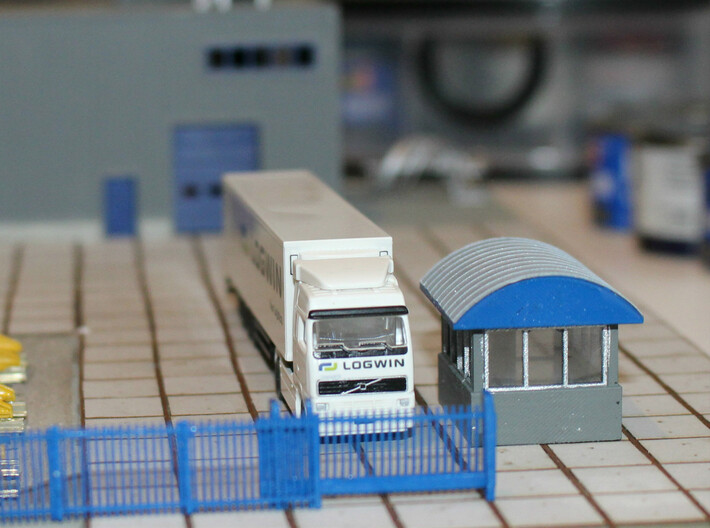 N Scale Guard House 2 3d printed Test setup of the gate house with fence and gate. The building should be built on a base about 1mm higher than the road surface.