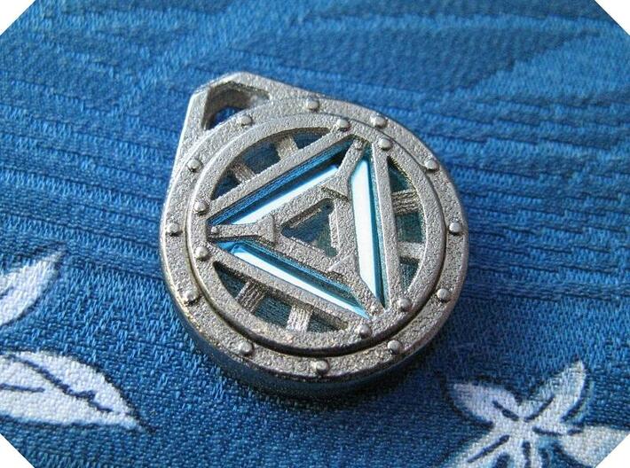Arc Reactor Pendant: Tritium (Stainless Steel) 3d printed In this picture the phosphorus coating on the tritium vial is being energised by UV light.
