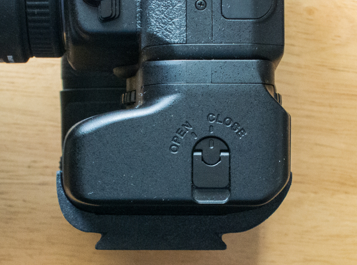 Non-rotating Arca-Swiss plate: Pentax D BG5 grip 3d printed Side view