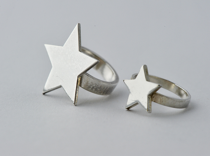 Silver Star Ring (Size M) 3d printed Ring on the right (shown in silver)