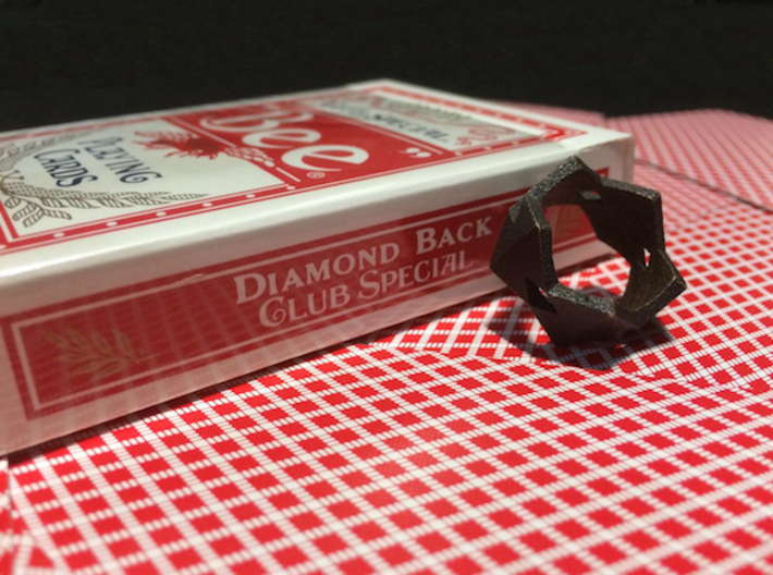 5 Diamantes Ring 3d printed Photo by magician Pedro Serrano (https://www.instagram.com/psb_magic/)