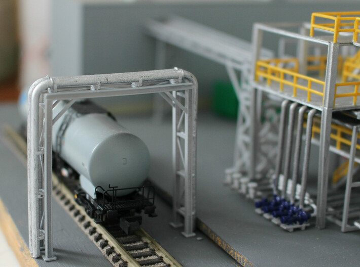 N Scale Chemical Storage Installation Pt 1/2 3d printed Pipe bridge available separately. On the right you see the pump section for deliveries.