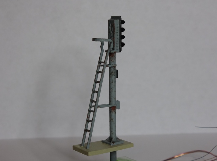 Pair of OO scale 4 Aspect Signals With Pole 1:76 3d printed Model finished and painted