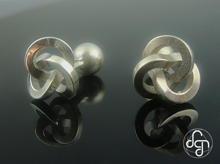Trefoil Cufflinks 3d printed Close-up [Polished Silver]