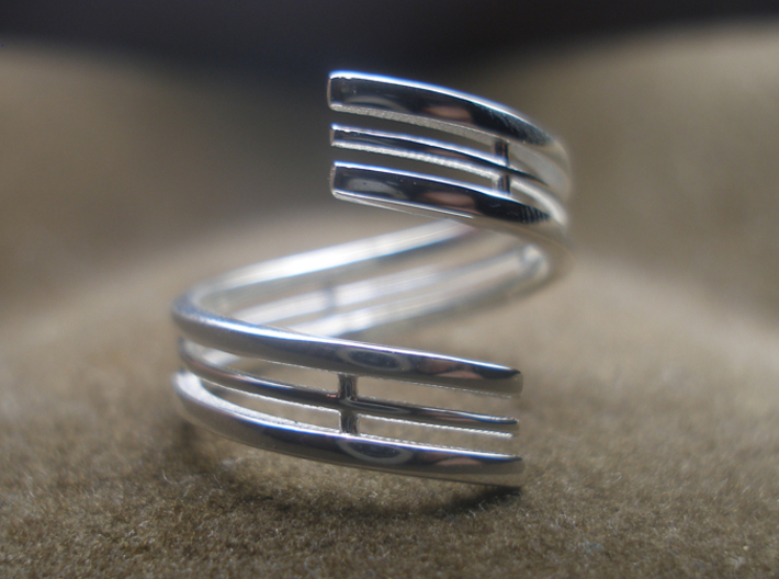 Bars &amp; Wire Ring Size 6 3d printed Photo of the ring from the top, printed in sterling silver.