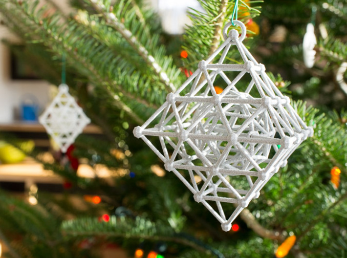 Diamond Spinning Ornament 3d printed Printed in Polished Alumide, on tree