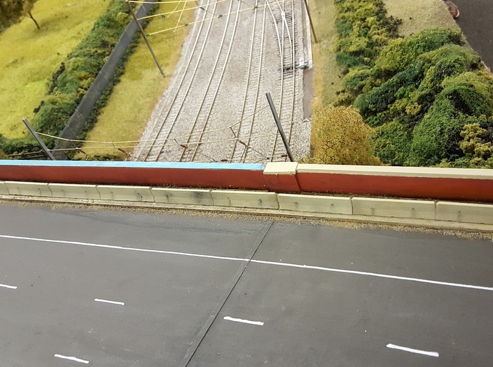 OO Scale Concrete Motorway Barrier 4m long 3d printed Concrete barriers alongside a motorway