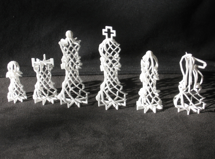Twisted Chess 3d printed Image only shows one of each but the set comes with one king, one queen, two bishops, two knights, two rooks, and eight pawns.