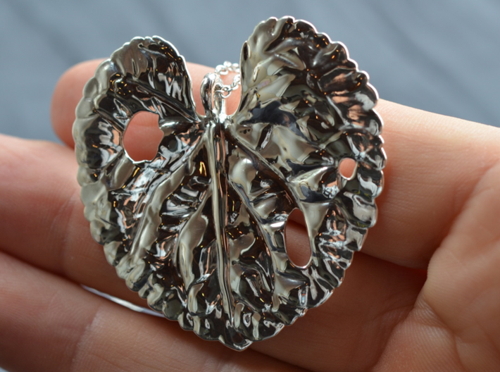 Descending snail pendant, part 2 3d printed Premium silver, front view (photo)
