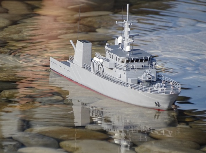 HMCS Kingston, Hull (1:200, RC) 3d printed completed model on the water